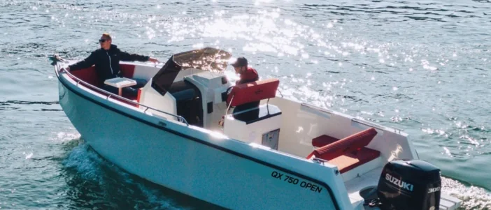 QX 750 Open op het water