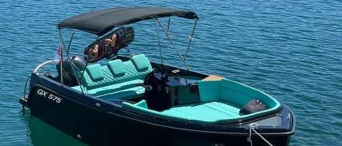 QXT 575 Open op het water
