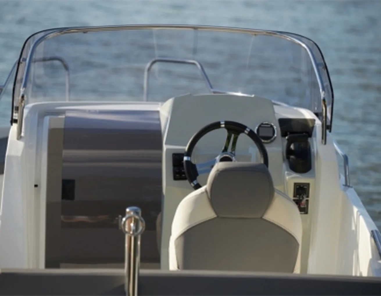 QX 556 Space Deck — stuurpositie