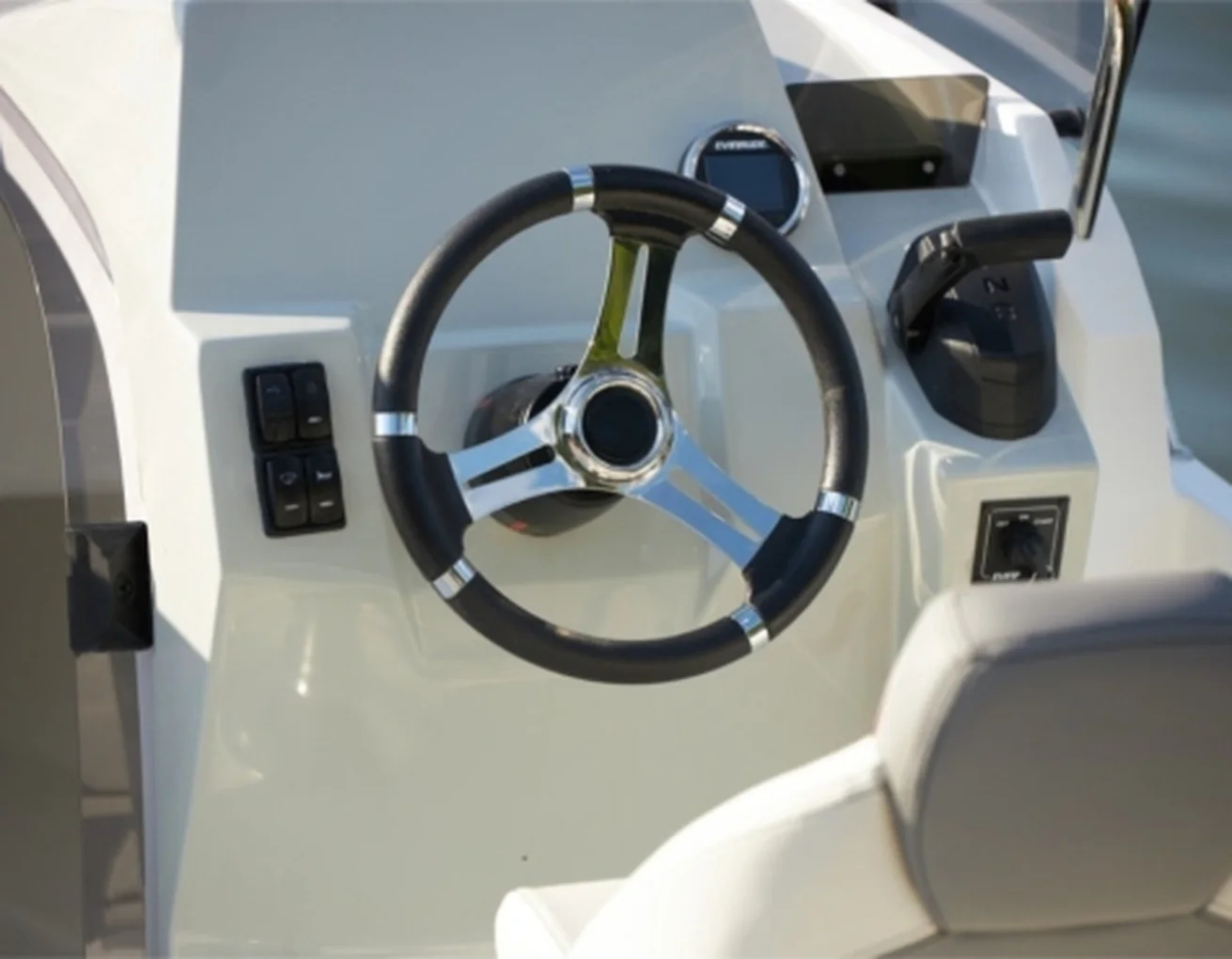 QX 556 Space Deck — details aan boord
