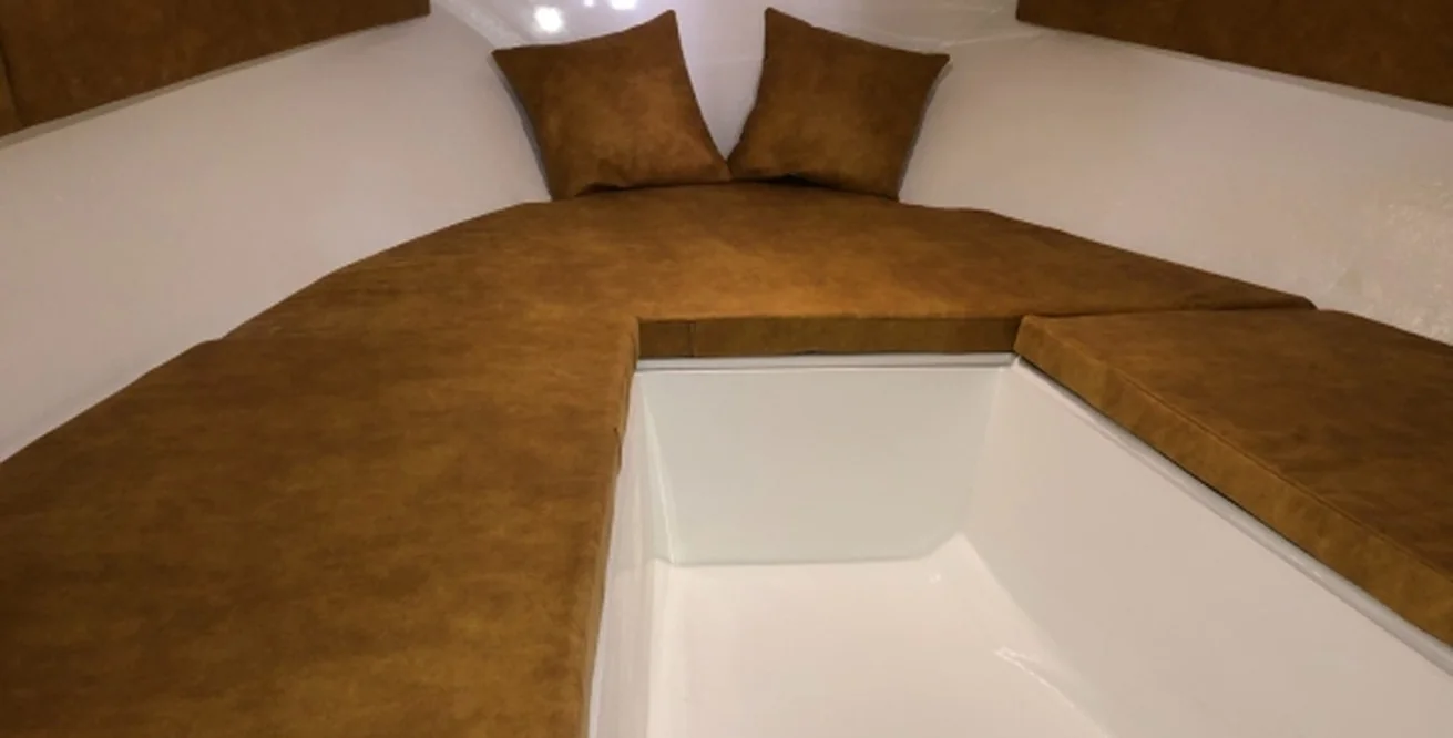 QX 563 Sundeck — achterdek
