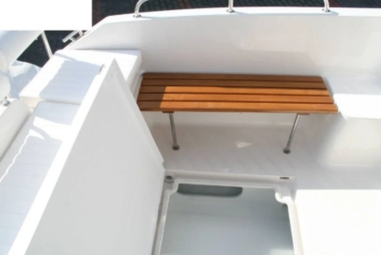 QX 595 Pilothouse — cockpit