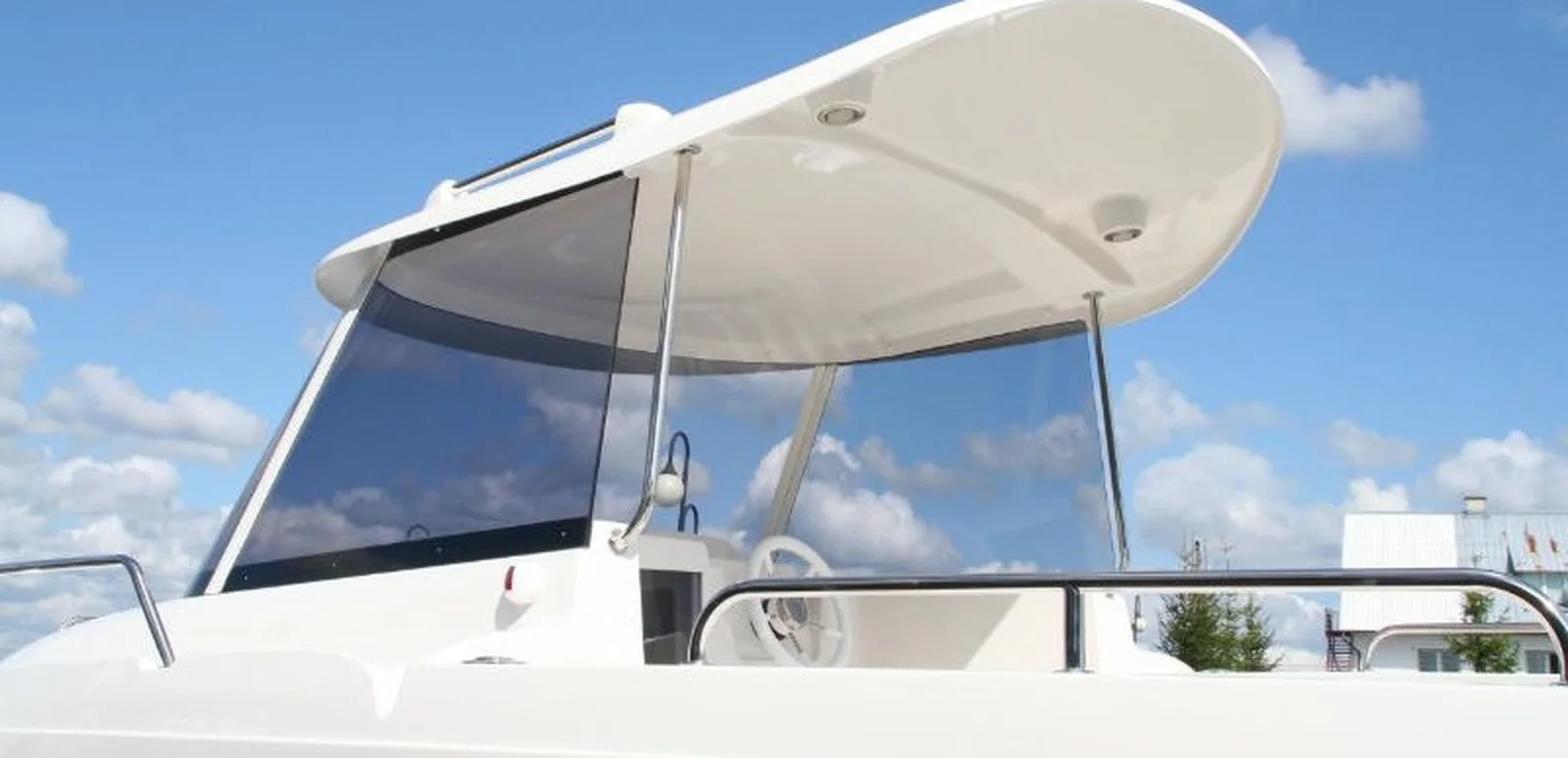 QX 595 Pilothouse — vast dak