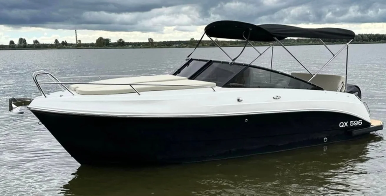 QX 596 Cruiser — details aan boord
