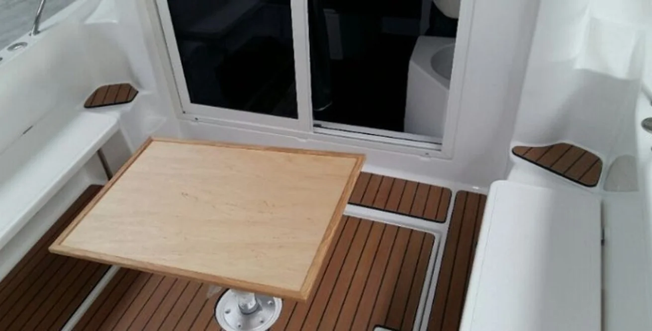 QX 610 Pilothouse — beschutte stuurpositie