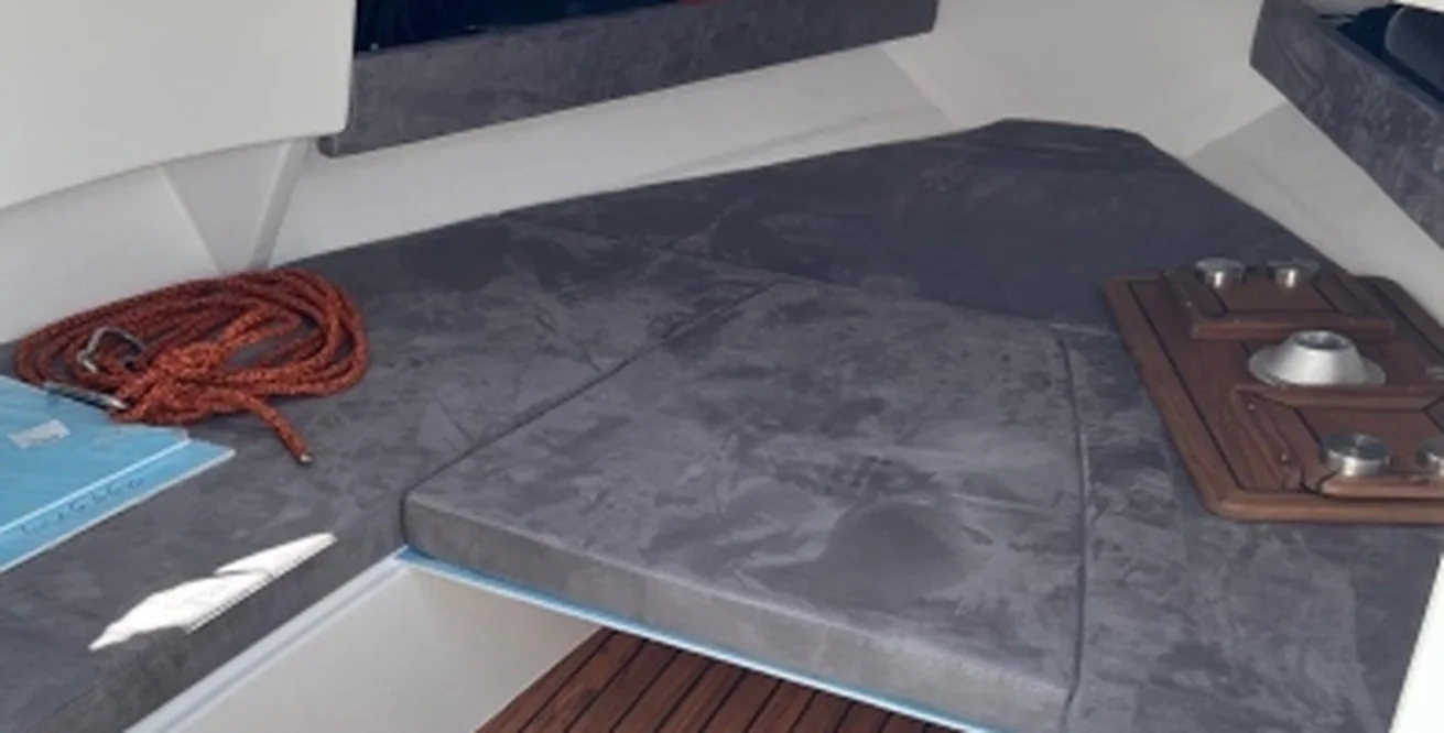 QX 620 Sundeck — afsluitbare kajuit