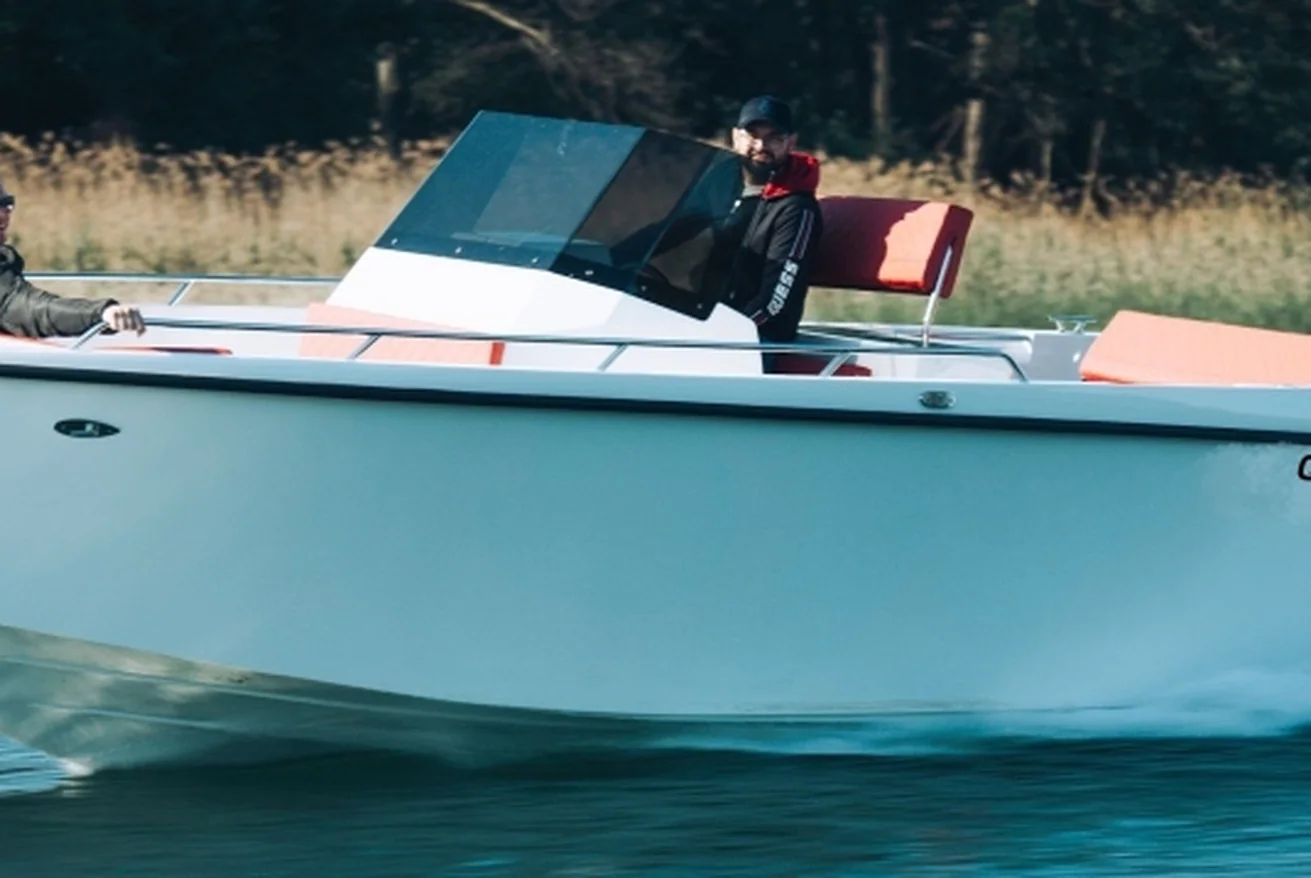 QX 750 Open — centrale stuurconsole