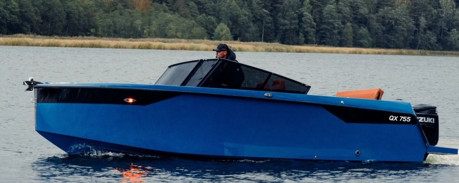 QX 755 Bowrider — open boeg