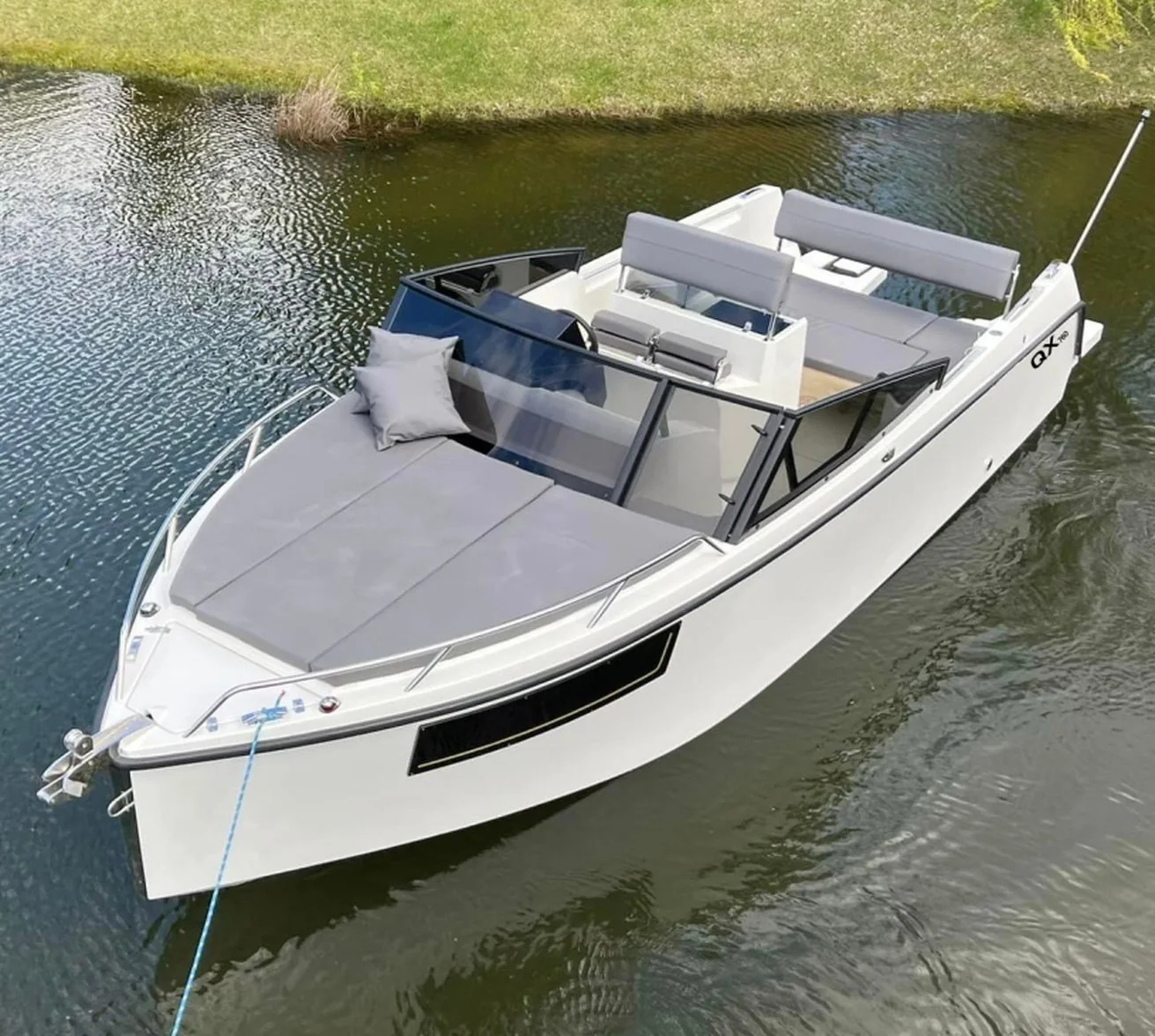 QX 760 Cruiser — kombuis
